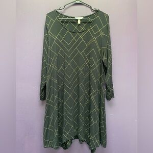 Soma 3/4 sleeve shark bite hem tunic top